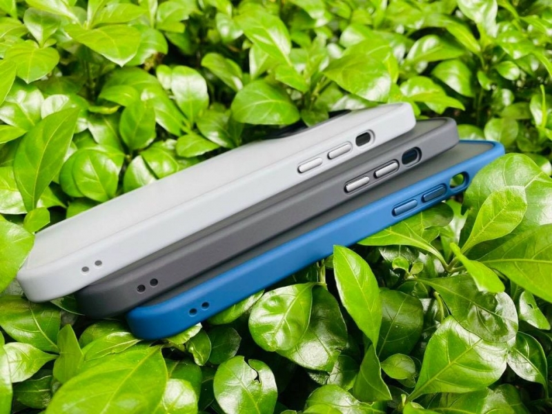 Ốp Lưng Viền Màu iPhone 12 Pro Max Hiệu Benks Lưng Mờ Chính Hãng mặt lưng mờ gam màu nhu thanh lịch hạn chế trầy xước và chống va đập hiệu quả